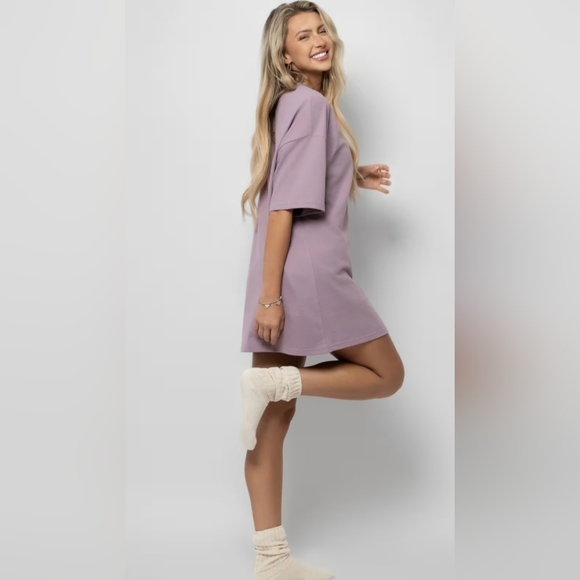 Women's Essential Oversized T-Shirt - Picture 2 of 6